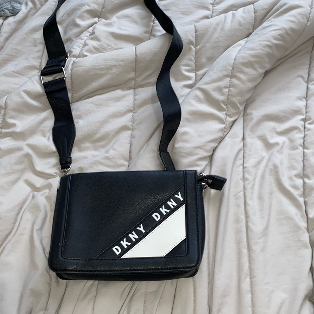 Dkny purse